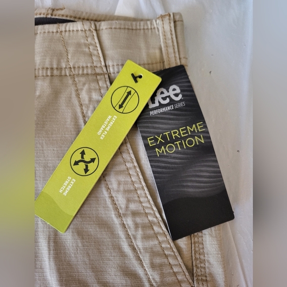 NEW- Lee Men's Khaki Cargo Shorts, Size 40 - Picture 5 of 6